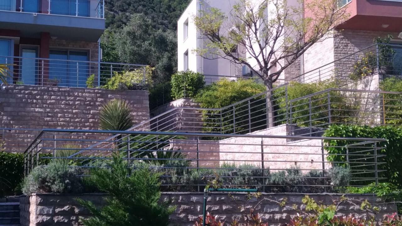 Apartments Acacia Hill Thenovici Exterior photo