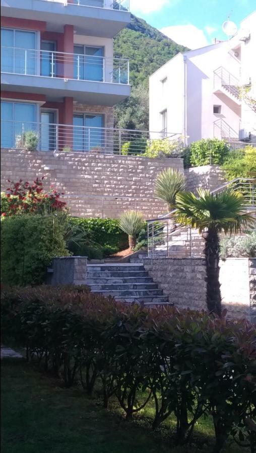 Apartments Acacia Hill Thenovici Exterior photo