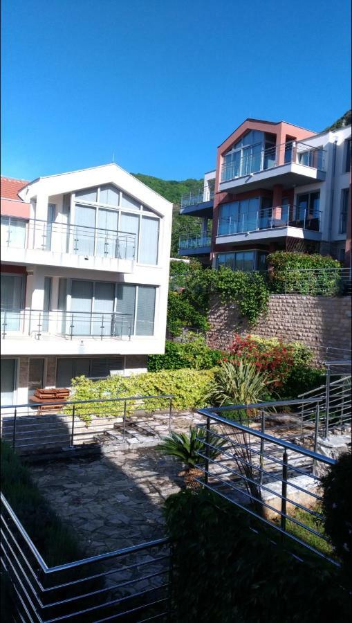 Apartments Acacia Hill Thenovici Exterior photo