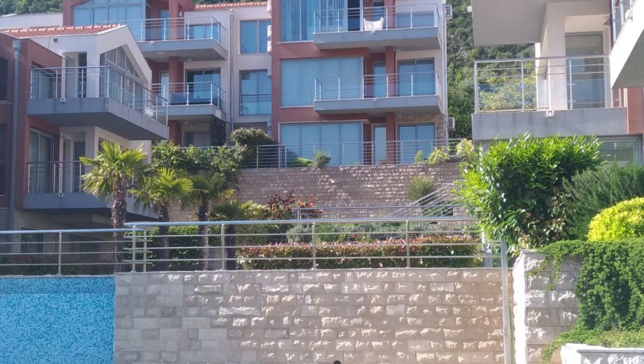 Apartments Acacia Hill Thenovici Exterior photo